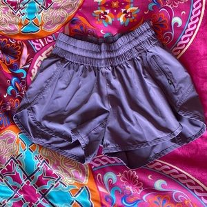 Lululemon tracker short size 6